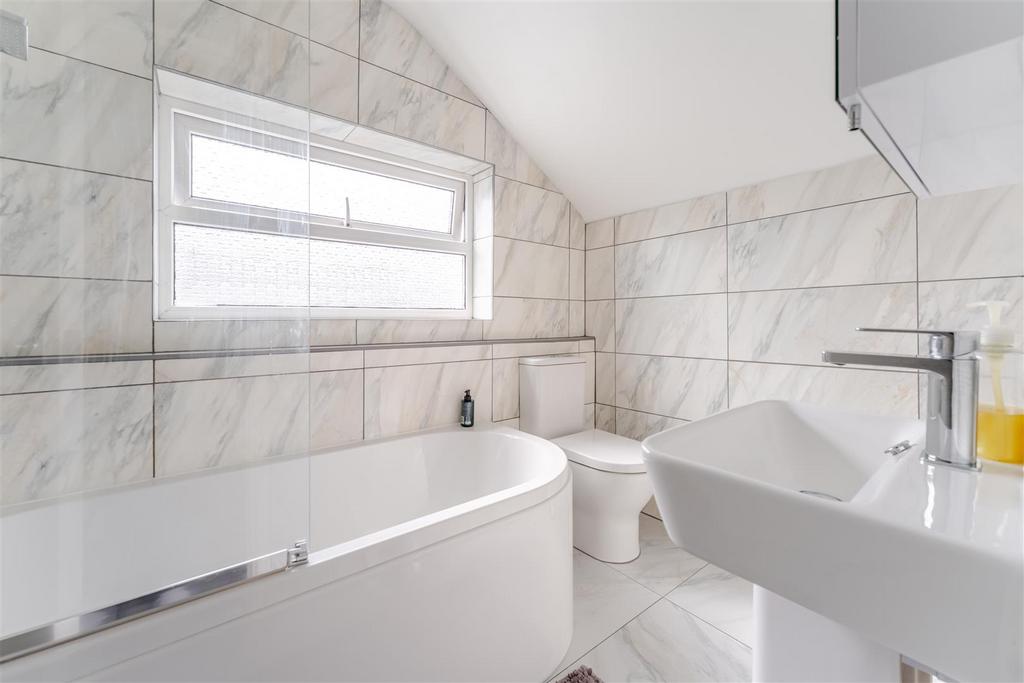 12 - bathroom.jpg