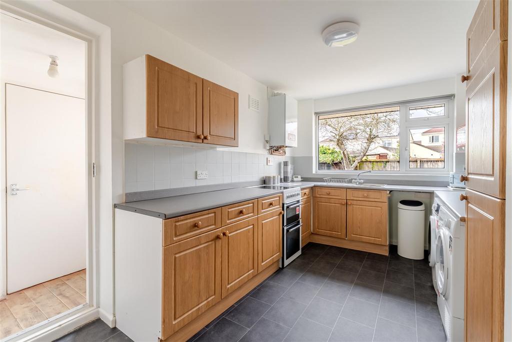 15 - Kitchen.jpg