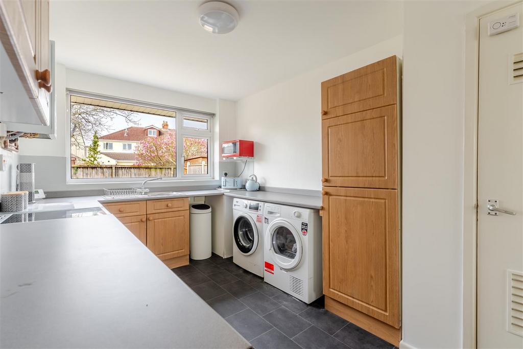 4 - kitchen.jpg