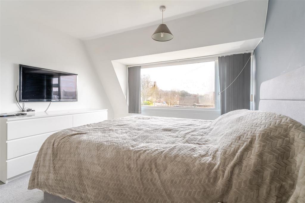 10 - bedroom.jpg
