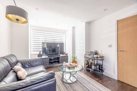 3 bedroom townhouse for sale, Linden Close, Iver SL0