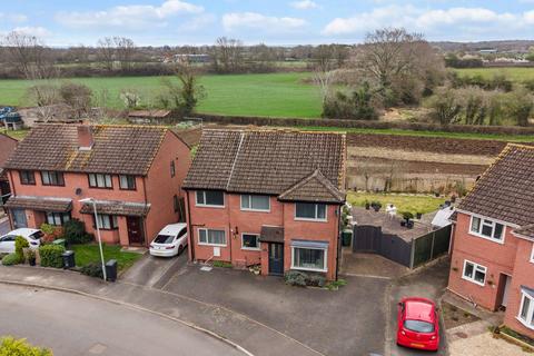 4 bedroom detached house for sale, Hawthorne Close, Drakes Broughton, WR10