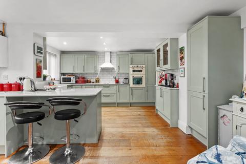4 bedroom detached house for sale, Hawthorne Close, Drakes Broughton, WR10