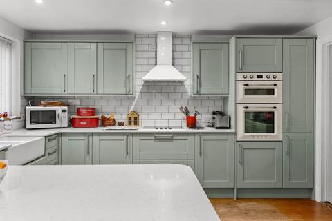 4 bedroom detached house for sale, Hawthorne Close, Drakes Broughton, WR10