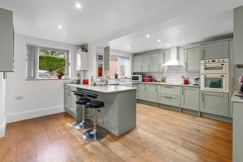 4 bedroom detached house for sale, Hawthorne Close, Drakes Broughton, WR10