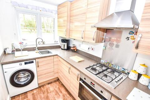 2 bedroom end of terrace house for sale, Nightjar Close, Hampshire GU14