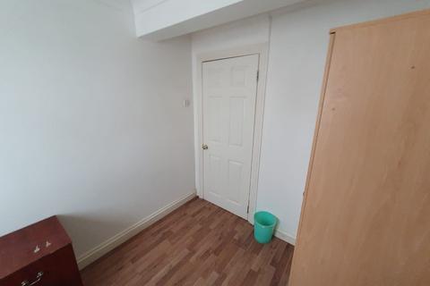 1 bedroom in a house share to rent, Tryfan Close, Ilford IG4
