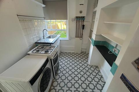 1 bedroom flat to rent, Blackheath Park