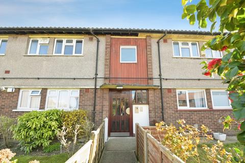 2 bedroom flat for sale, Kingston Hill Avenue, Romford, RM6
