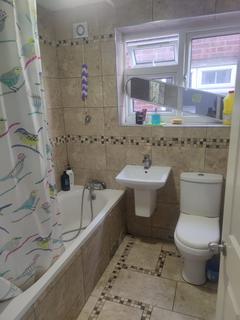 1 bedroom in a house share to rent, Tryfan close, Ilford IG4