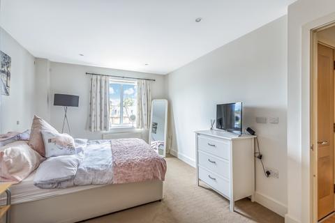 undefined, Balham High Road, Balham, London, SW17