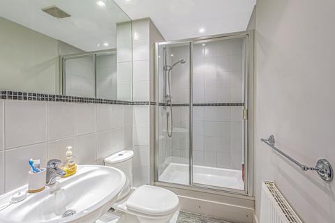 undefined, Balham High Road, Balham, London, SW17