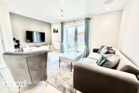3 bedroom semi-detached house to rent, MILL LANE, OLDBURY