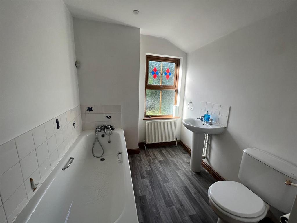 53 Redland bathroom 2.jpg