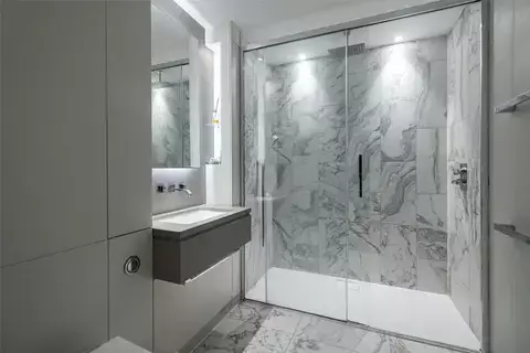 undefined, London E1W