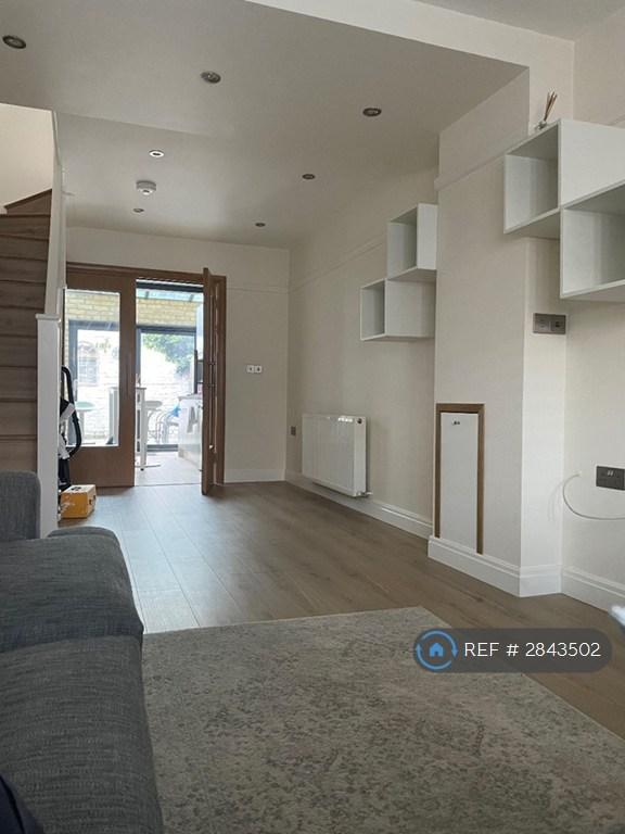 Living Room/Dining