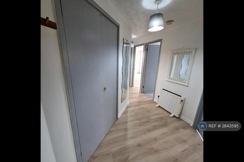 2 bedroom flat to rent, Ross Court, Edgware, HA8
