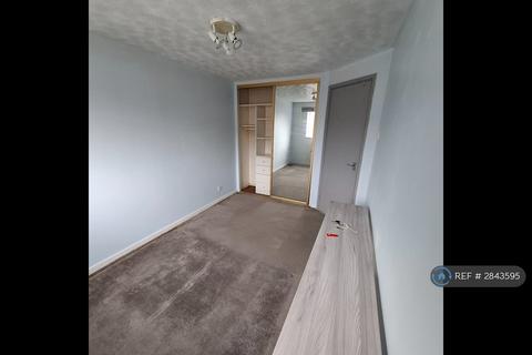 2 bedroom flat to rent, Ross Court, Edgware, HA8