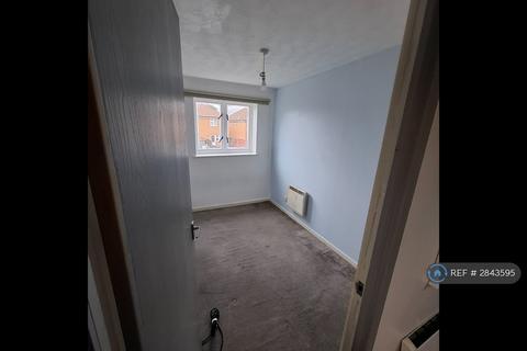 2 bedroom flat to rent, Ross Court, Edgware, HA8
