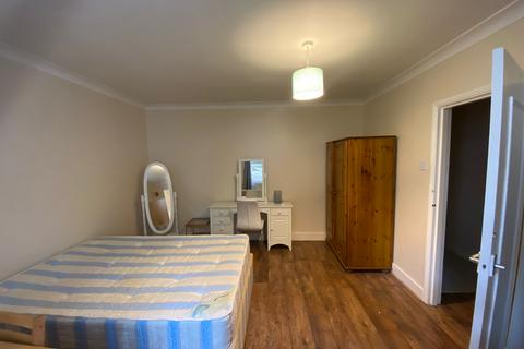 1 bedroom flat to rent, Yew Avenue, Yiewsley UB7