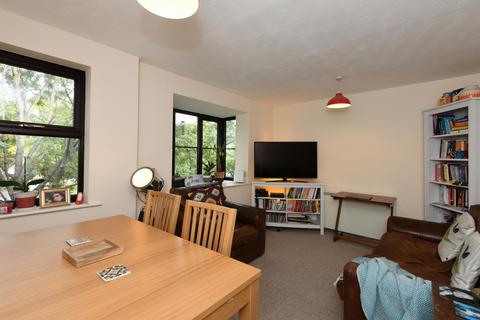 2 bedroom flat to rent, Hallingbury Court, London, E17
