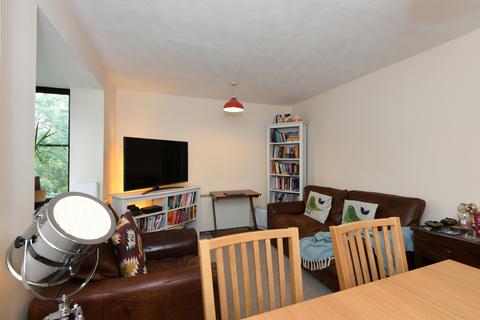 2 bedroom flat to rent, Hallingbury Court, London, E17
