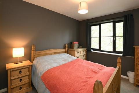 2 bedroom flat to rent, Hallingbury Court, London, E17