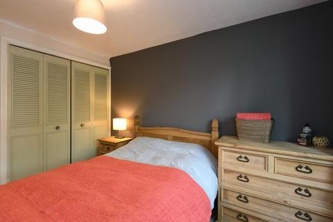 2 bedroom flat to rent, Hallingbury Court, London, E17