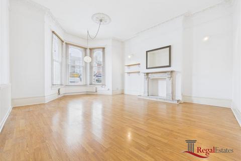 2 bedroom flat to rent, Uxbridge Road, London, W12 8LA