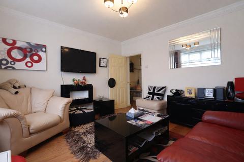 1 bedroom flat for sale, Faringdon Avenue, Romford, RM3