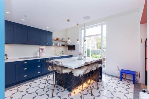 4 bedroom flat to rent, Marlborough Place, London NW8
