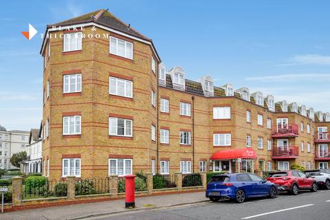 2 bedroom flat for sale, Westcliff Court, Claton-On-Sea, CO15 1LA