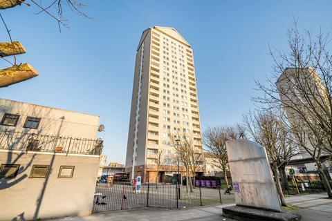 2 bedroom flat for sale, Knighthead Point, Docklands, London, E14