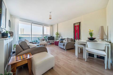 2 bedroom flat for sale, Knighthead Point, Docklands, London, E14