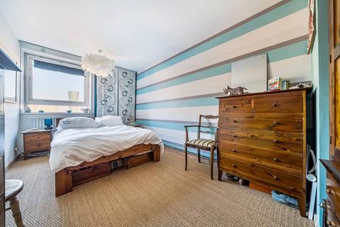2 bedroom flat for sale, Knighthead Point, Docklands, London, E14