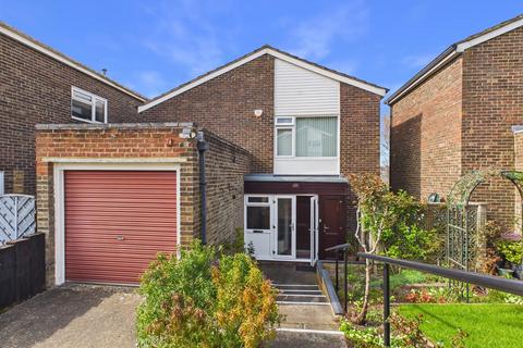 Deepfield Way, Coulsdon CR5