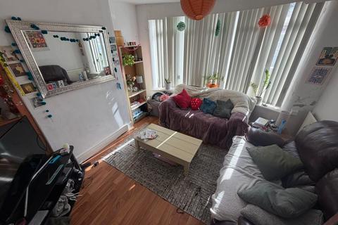 undefined, 8 Brentbridge Road