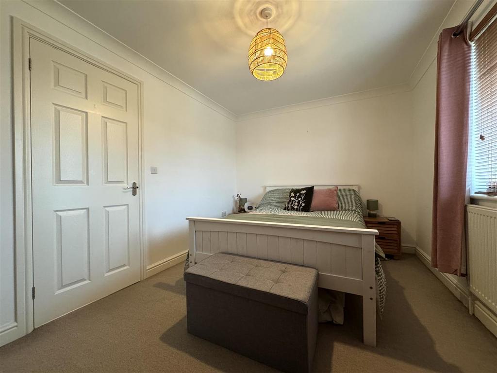 Bedroom 1 pic 3.jpeg
