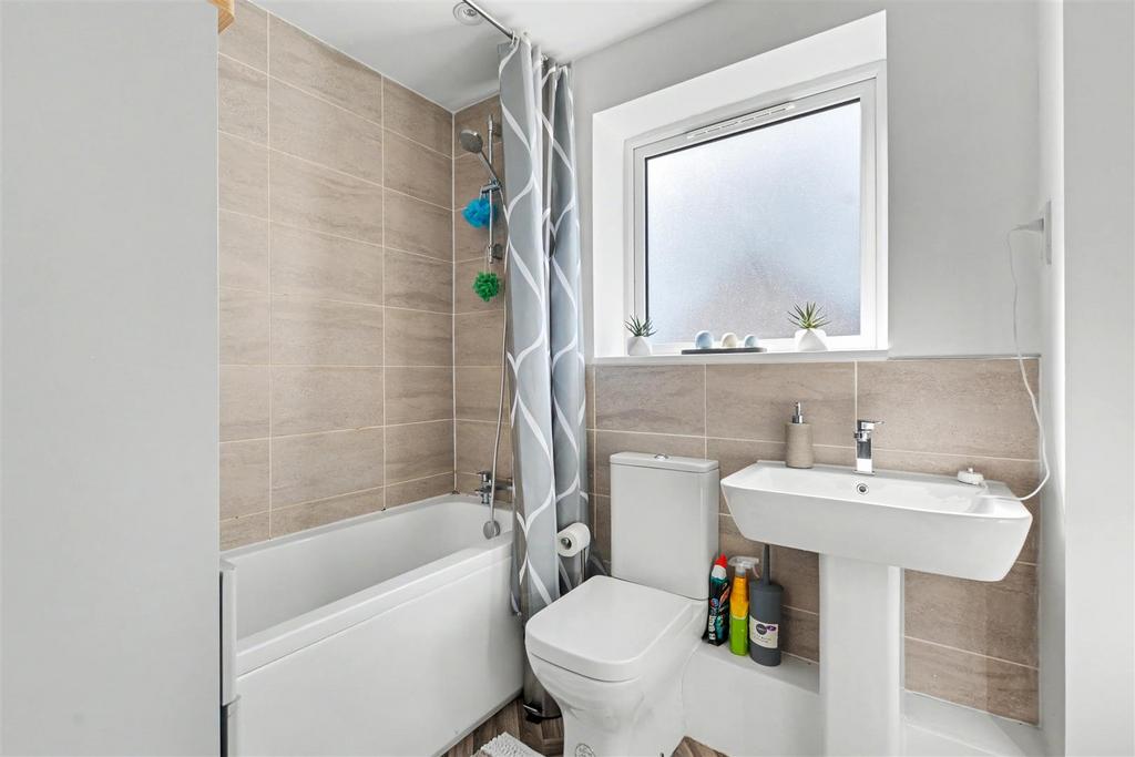 Bathroom 1.jpeg