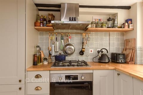 2 bedroom end of terrace house for sale, Carters Cottages, Redhill, Surrey