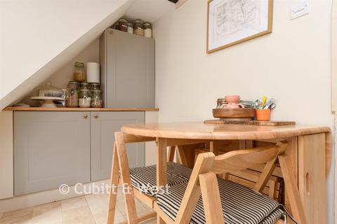 2 bedroom end of terrace house for sale, Carters Cottages, Redhill, Surrey