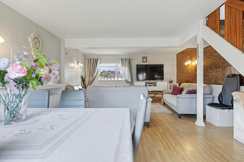 4 bedroom house for sale, Stoneleigh Avenue, Enfield