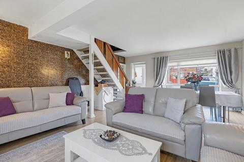 4 bedroom house for sale, Stoneleigh Avenue, Enfield