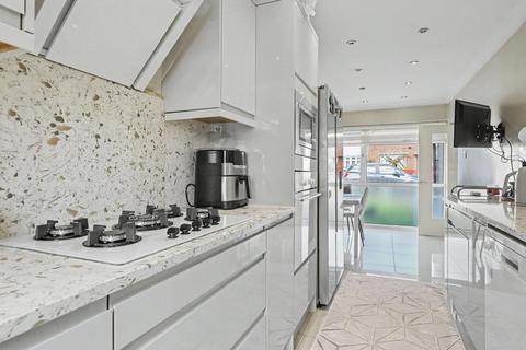 4 bedroom house for sale, Stoneleigh Avenue, Enfield