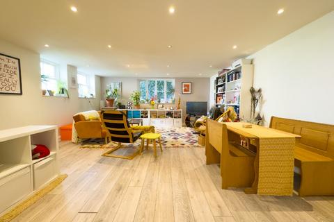 undefined, Fountain Close, Woolwich, London, SE18 6XL