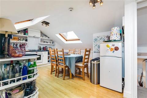 2 bedroom flat for sale, Marjorie Grove, London SW11