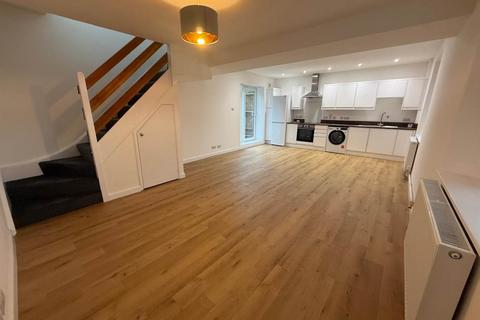 2 bedroom semi-detached house to rent, Cowl Street , Shepton Mallet ,