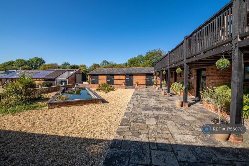 Communal Courtyard Area