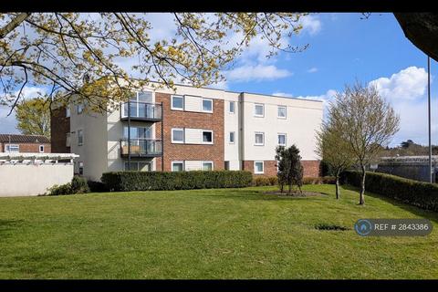 2 bedroom flat to rent, Martin Close, Uxbridge, UB10