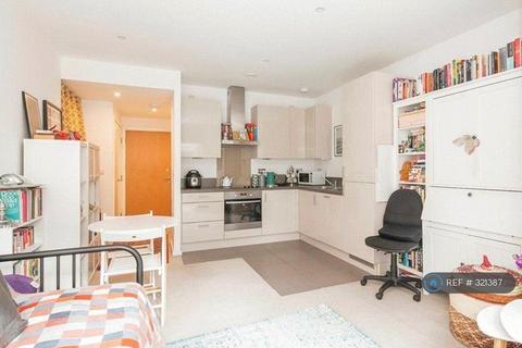 Studio to rent, Juniper Drive, London, SW18